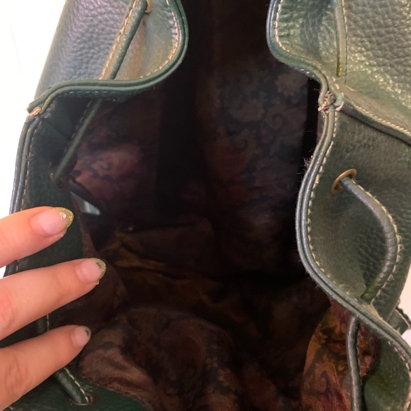 Vintage guess back pack with brown paisley lining! - Picture 3 of 3